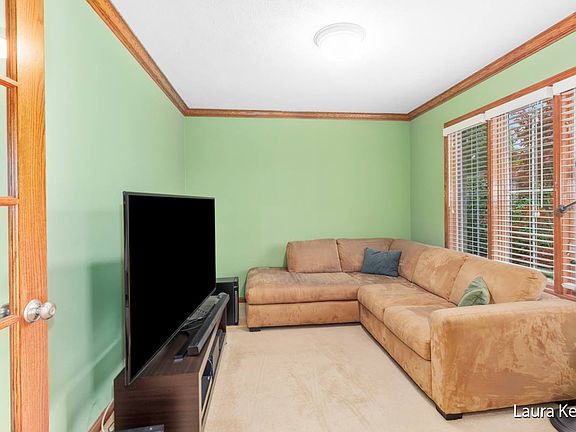 3rd image of 2131 Krislin St NE