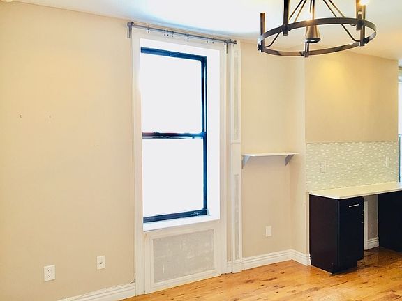 5th image of 446 Park Pl #A8