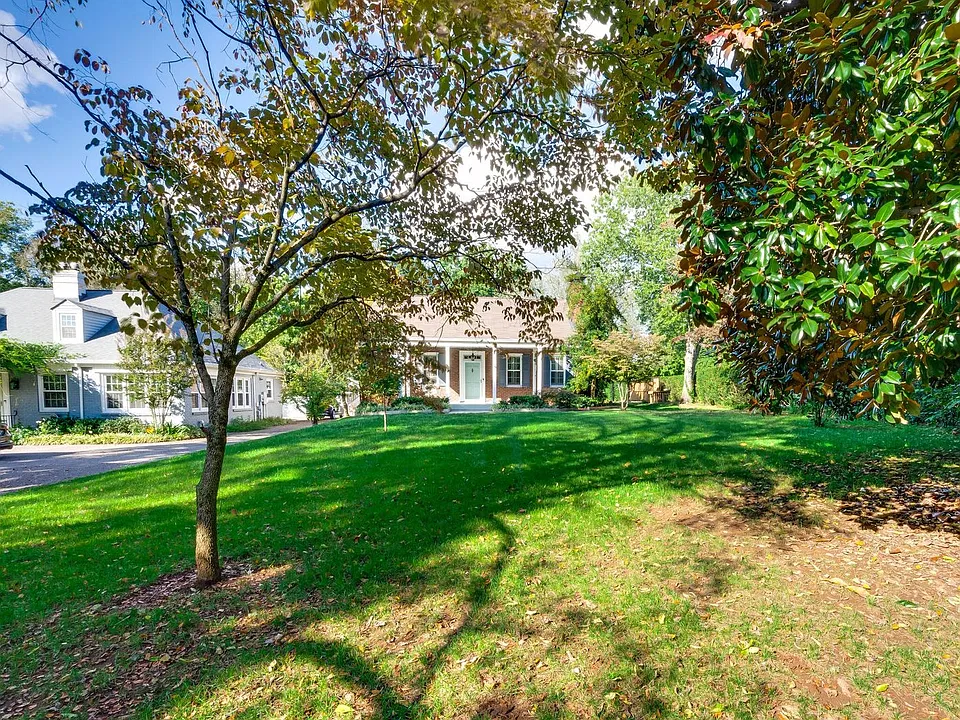 226 Woodmont Cir