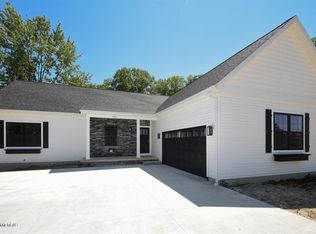 900 Saint Joseph Dr, Saint Joseph, MI 49085