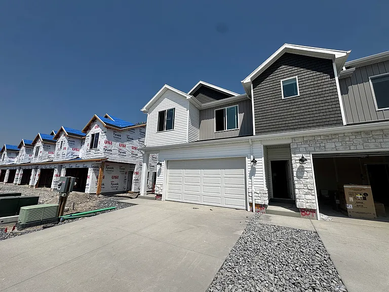 739 W 725 N — Photo 1