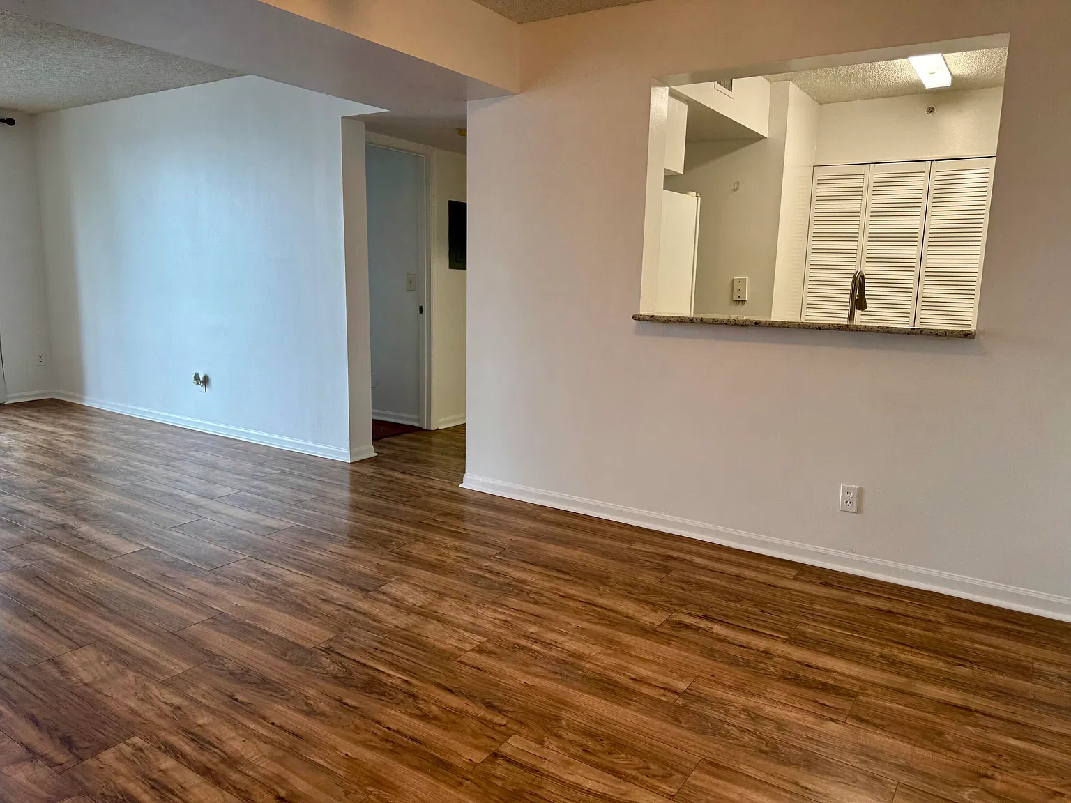 Sheridan East Condominiums — Photo 2