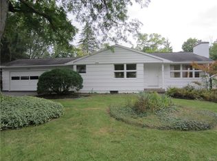 210 Burlington Dr, Manlius, NY 13104