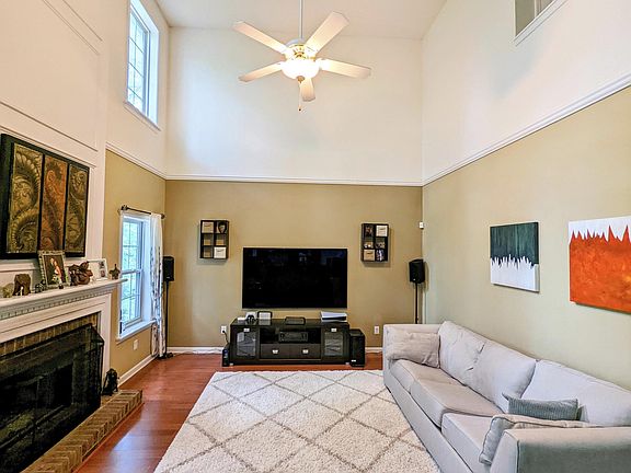 3rd image of 230 Newberry Ln