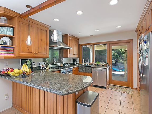 5th image of 610 Dell St