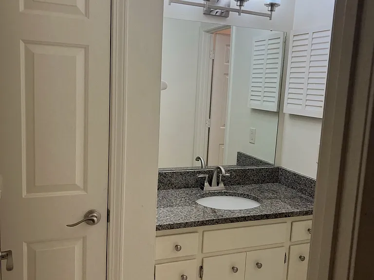 2905 Burch Ave #12 — Photo 46