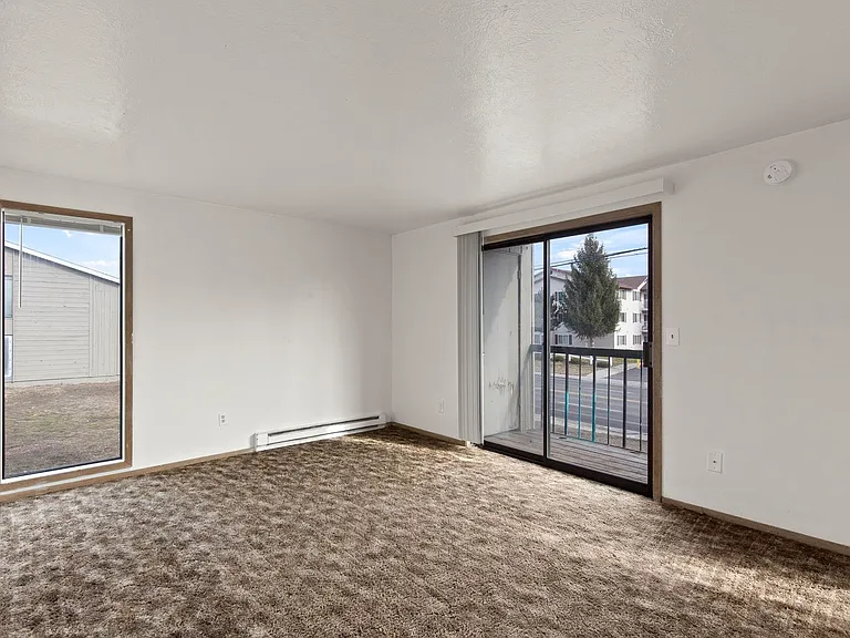 2705 N Pines Rd — Photo 17
