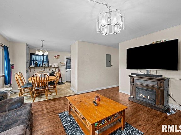 5th image of 1106 S Zenith Ave