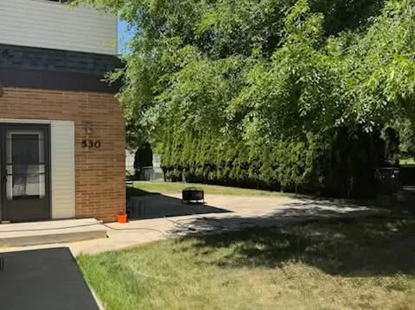530 Greenmeadow Dr, Waukesha, WI 53188