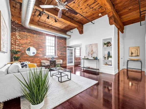 37 Millyard Unit 206, Amesbury, MA 01913