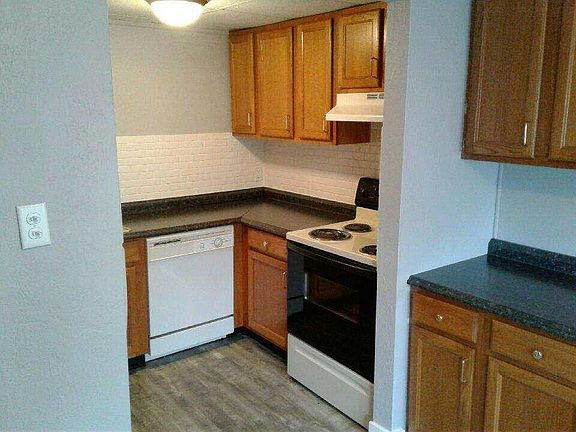 3rd image of 100 Parkway Blvd APT 16