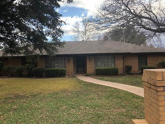 2nd image of 1309 Canterbury Dr