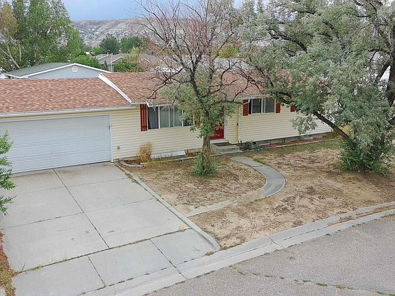 2nd image of 1105 View St