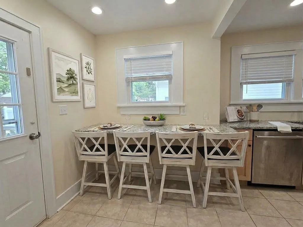 2 bed, $2,500 — Photo 2