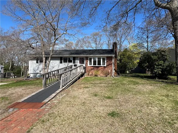 57 Rawlinson Dr, Coventry, RI 02816