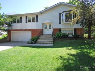 1903 Nottingham Ln, Wheaton, IL 60189