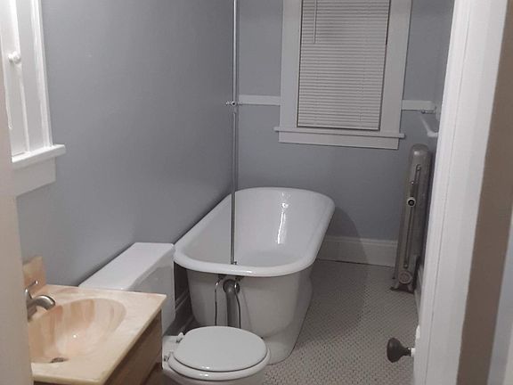 4th image of 16804 Madison Ave #7
