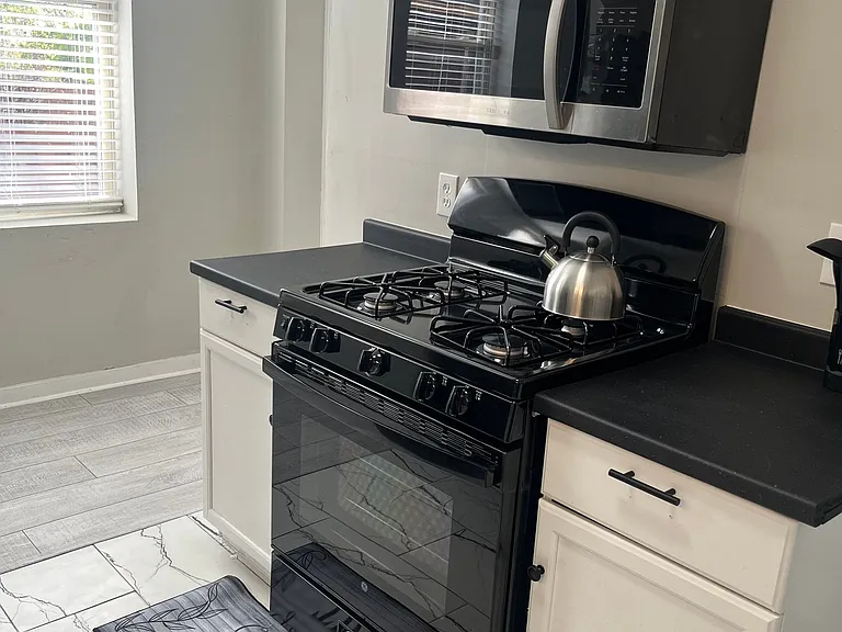 1104 Sheffield St #1 — Photo 11