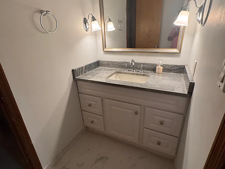 210 E 40th St #17 — Photo 12