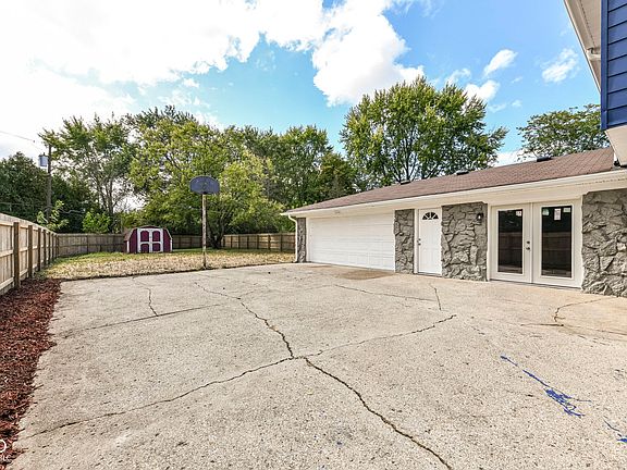 3rd image of 10424 Lawnhaven Cir