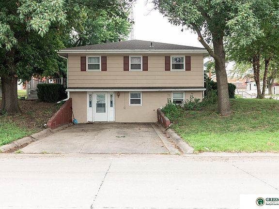 2nd image of 200 Commercial St