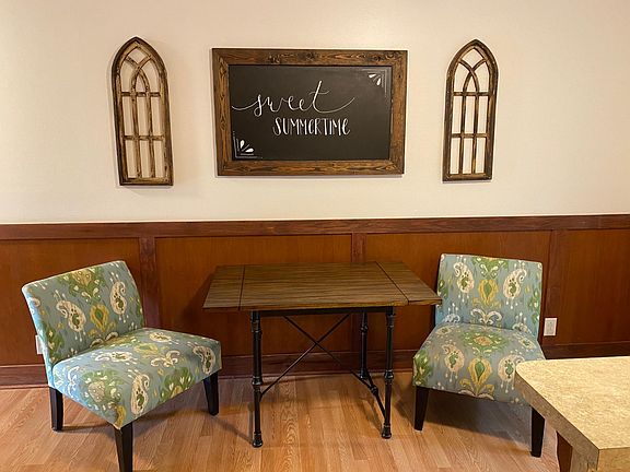 Sitting/dining area