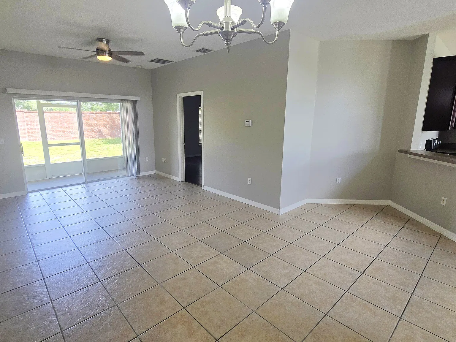 3 bed, 1299 sqft, $2,100 — Photo 3