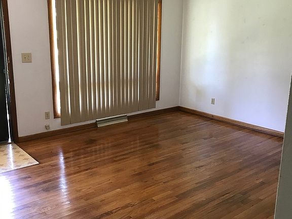 3rd image of 6082-6084 Buttercup Ln #6082