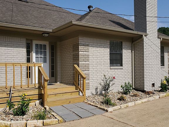 2nd image of 708 Geneva Dr