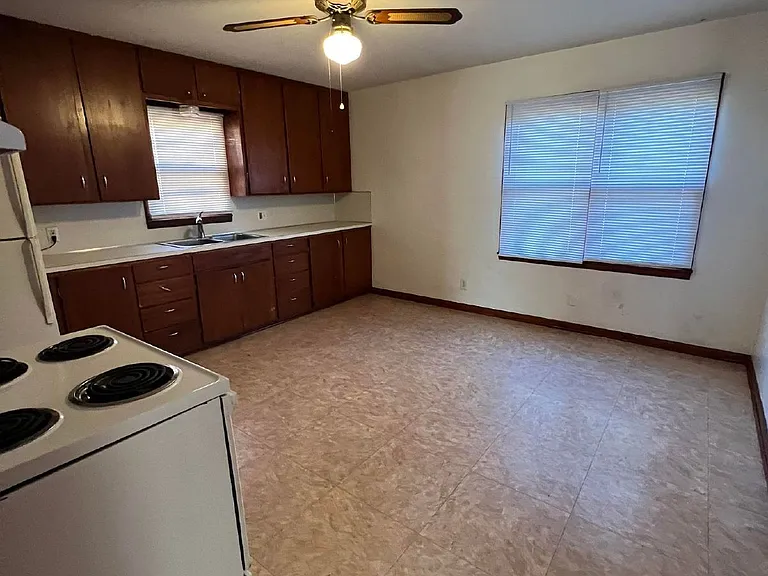 1822 E Owen K Garriott Rd — Photo 3