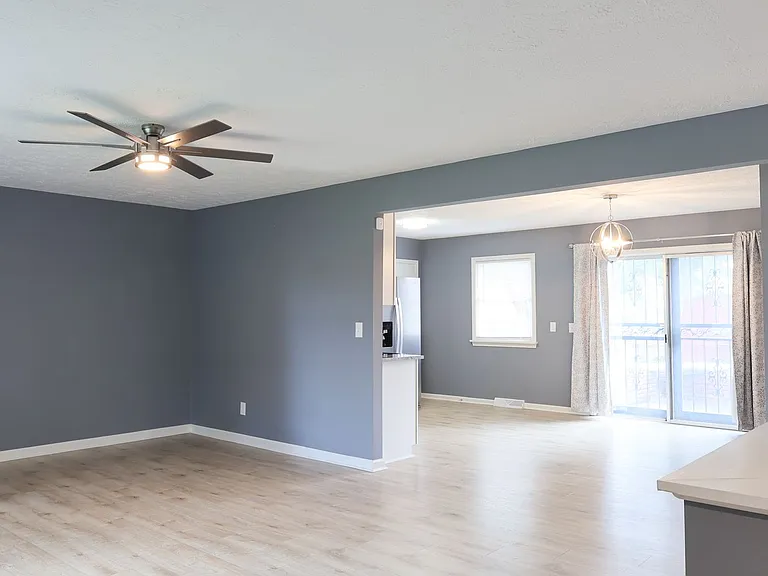 712 Plaza Dr — Photo 3