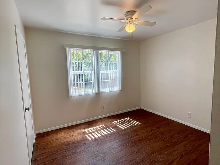 123 Hastings Ave — Photo 15