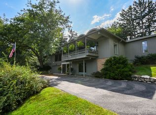 226 Beachview Ln, North Barrington, IL 60010