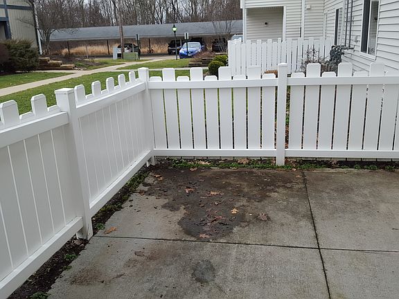 4th image of 8970 Portage Pointe Dr APT A