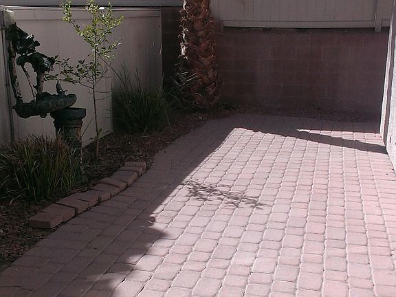 4th image of 10337 Adrianna Ave