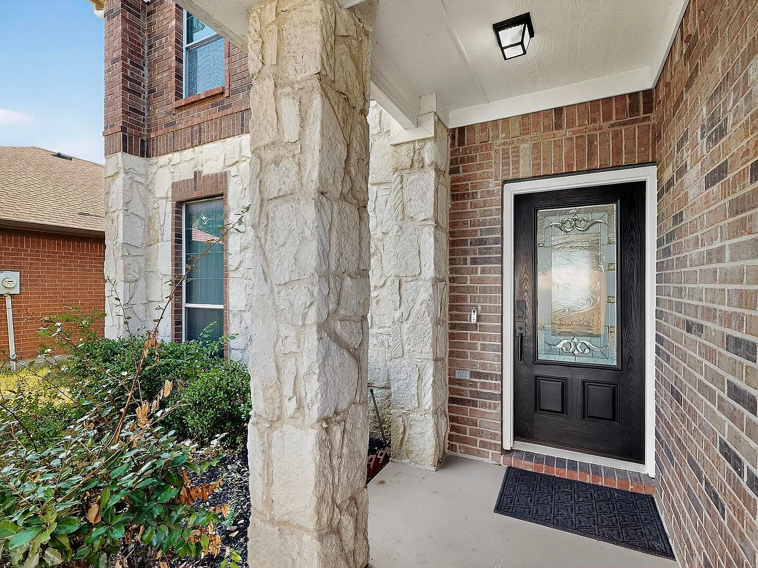 5 bed, 2500 sqft, $2,800 — Photo 3