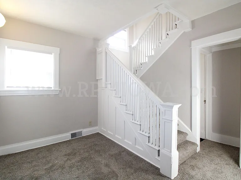 822 Clinton Ave — Photo 12