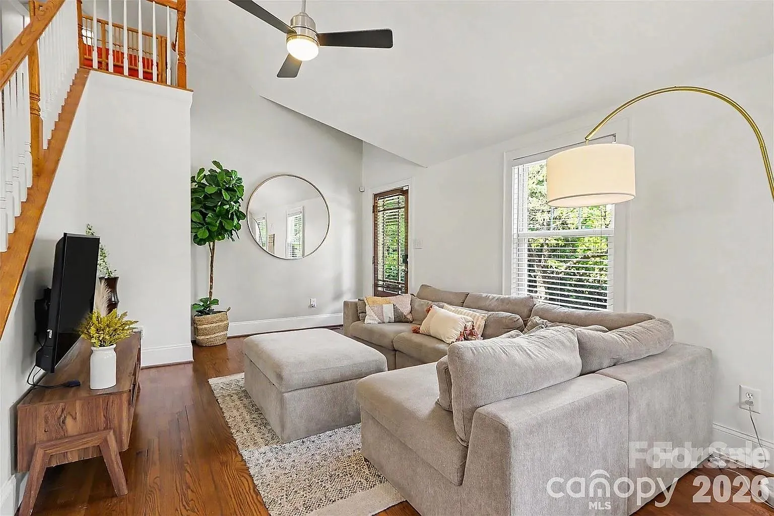 3 bed, 1.0 bath, 1103 sqft, $2,800 — Photo 2