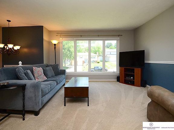 5th image of 11529 Queens Dr