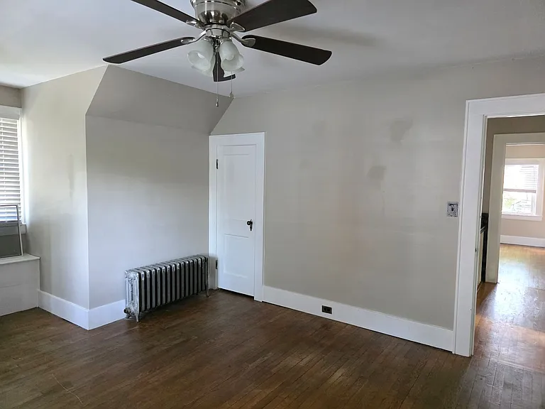 1046 N Main St — Photo 15