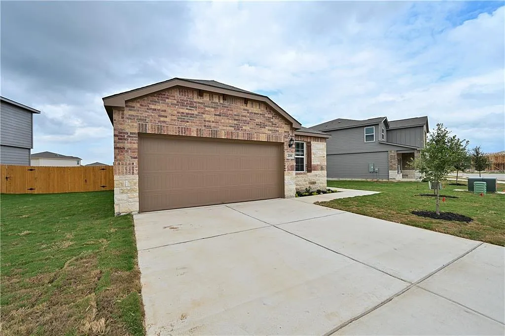 4 bed, 1793 sqft, $1,999 — Photo 2