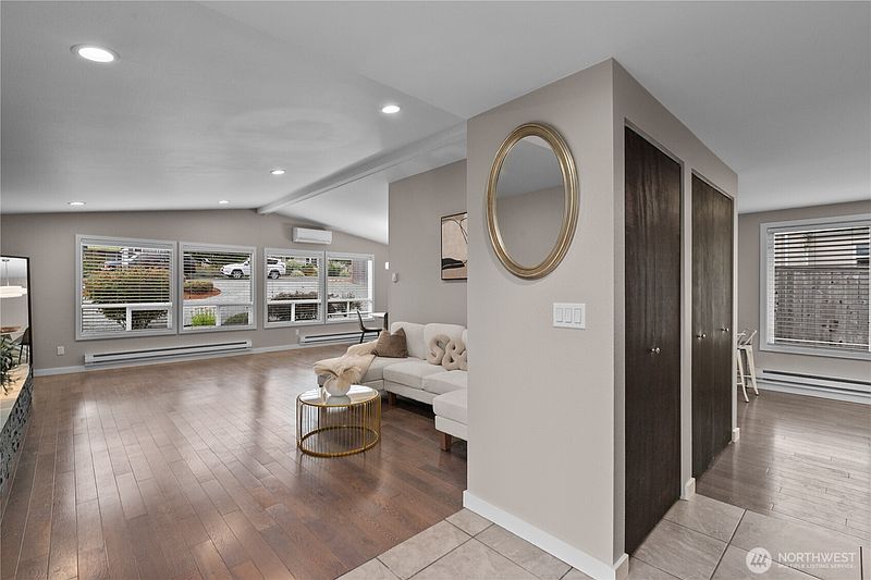 5th image of 10818 31st Avenue SW