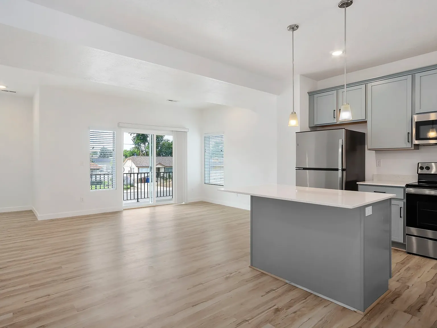 3 bed, 2.5 bath, 1566 sqft, $2,311 — Photo 2
