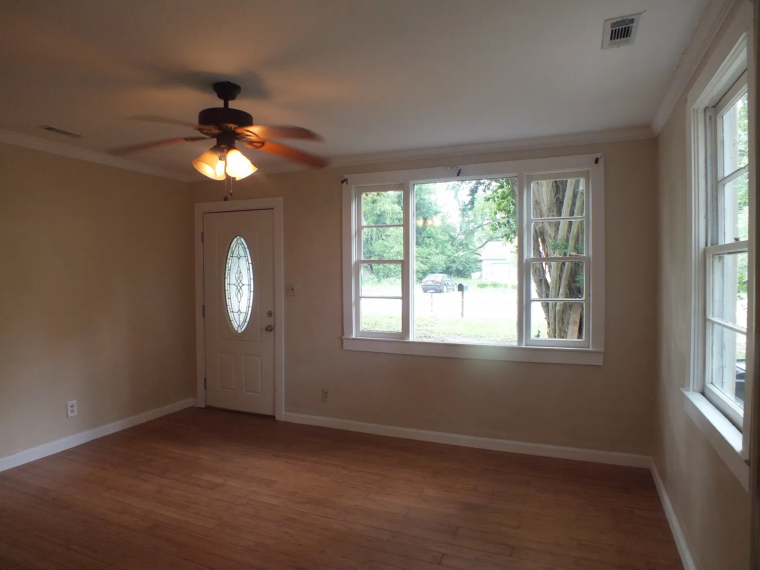2 bed, 690 sqft, $1,565 — Photo 2
