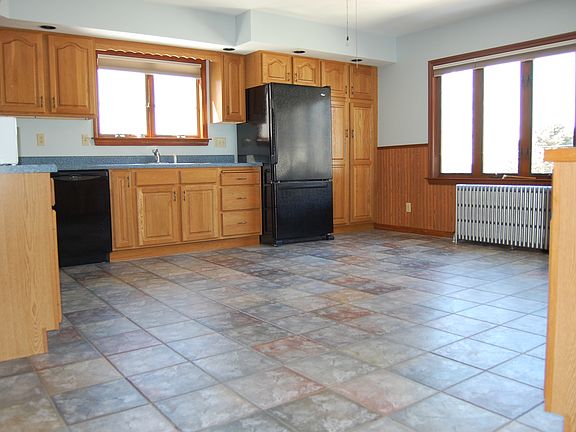 Large windows/Tile floors