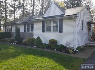 33 N Maple Ave, Park Ridge, NJ 07656