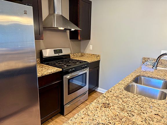 4th image of 1017 Kenilworth Ave #202