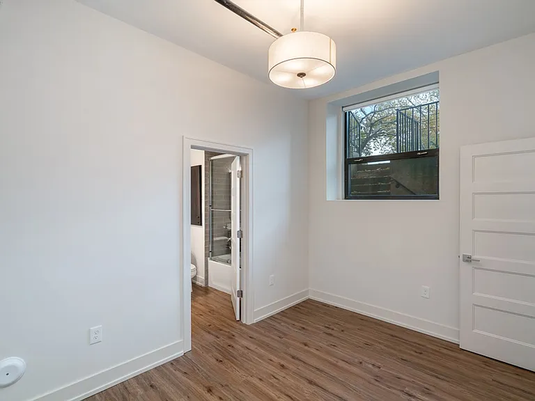 875 Michigan Ave — Photo 69