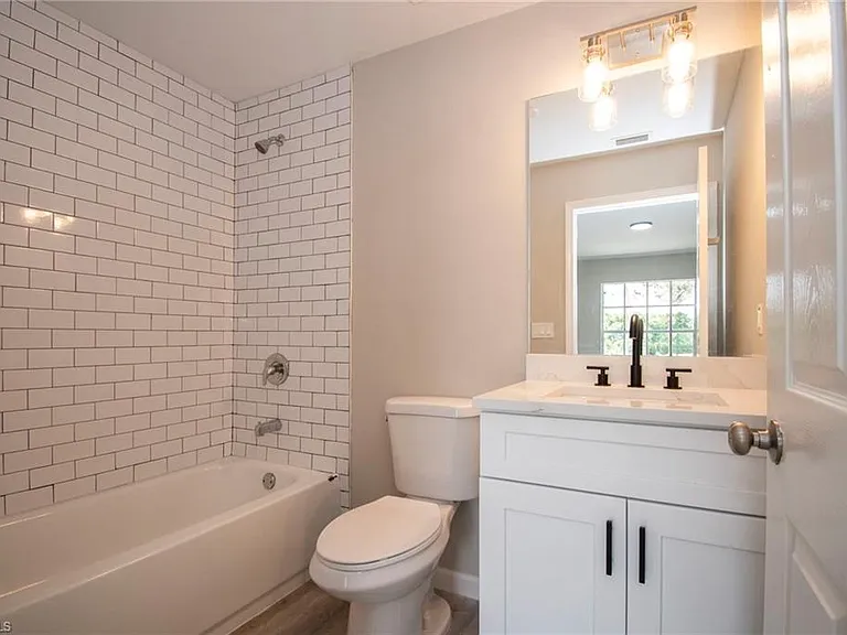 3016 Wallace Ave #3016 — Photo 11