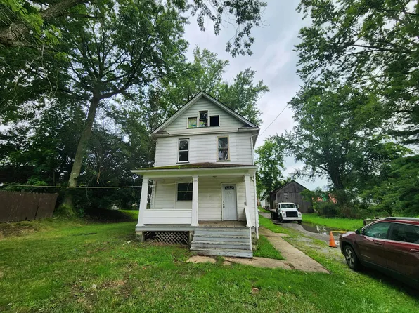 47 1/2 Lincoln Ave, East Palestine, OH 44413